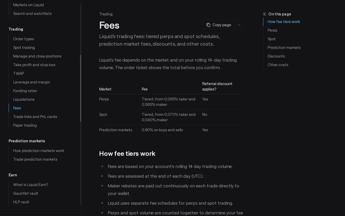 Docs の Fees。Perps は Tier 0 でテイカー 0.095%・メイカー 0.065%、Spot は 0.070%・0.040%。手数料は 14 日の出来高で段階が変わる
