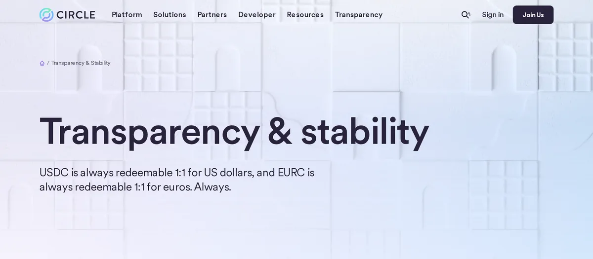 Circle の「Transparency & stability」ページの冒頭。「USDC is always redeemable 1:1 for US dollars」と、1 対 1 で払い戻す方針を掲げている